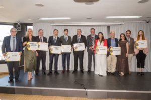 La Dra. Gracia Moreno con los premiados de la Lista 15 Mejores Médicos, Científicos y Proyectos de Investigación Biomédica 2026 de la revista Urban Beat